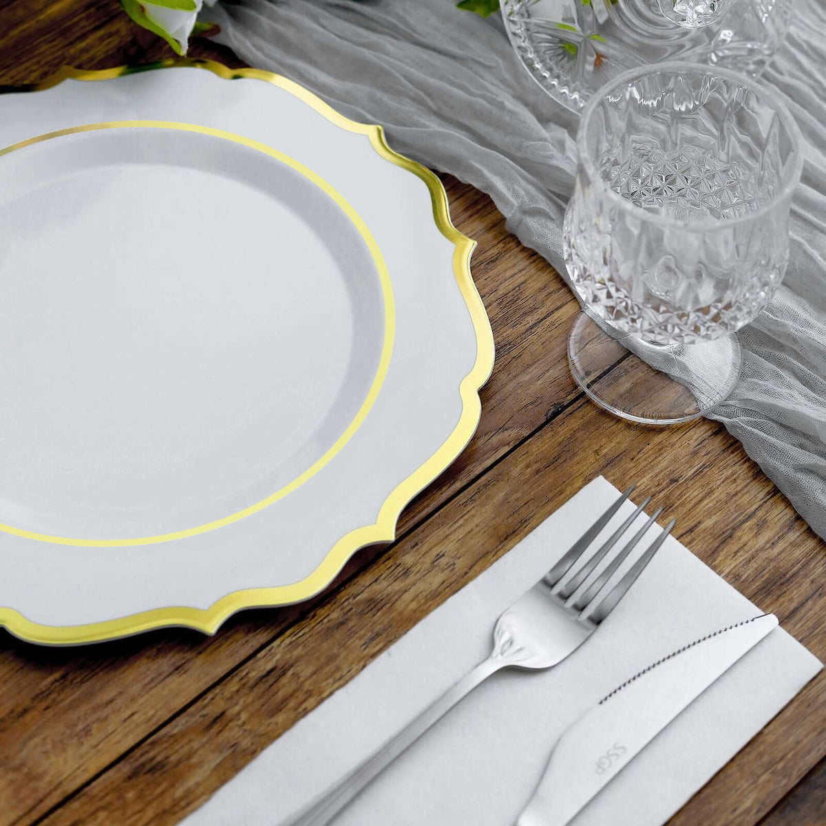10-Pack Plastic 10" Round Dinner Plates in White with Gold Scalloped Rim - Disposable Party Plates for Chic Banquets & Special Occasions