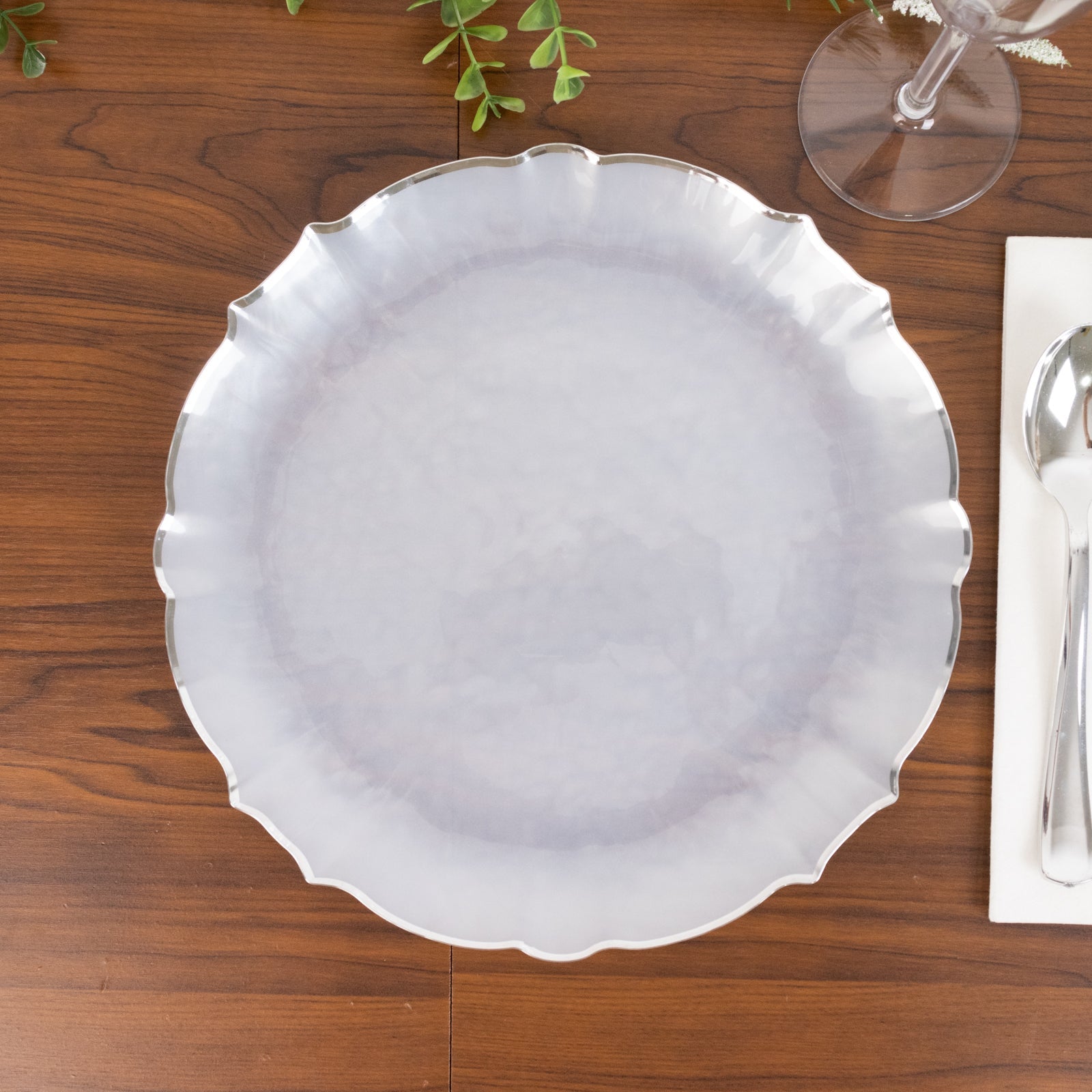 10-Pack Plastic 10" Round Dinner Plates in Pearl White Sunflower with Silver Scalloped Rim - Disposable Party Plates for Classy Events & Banquets
