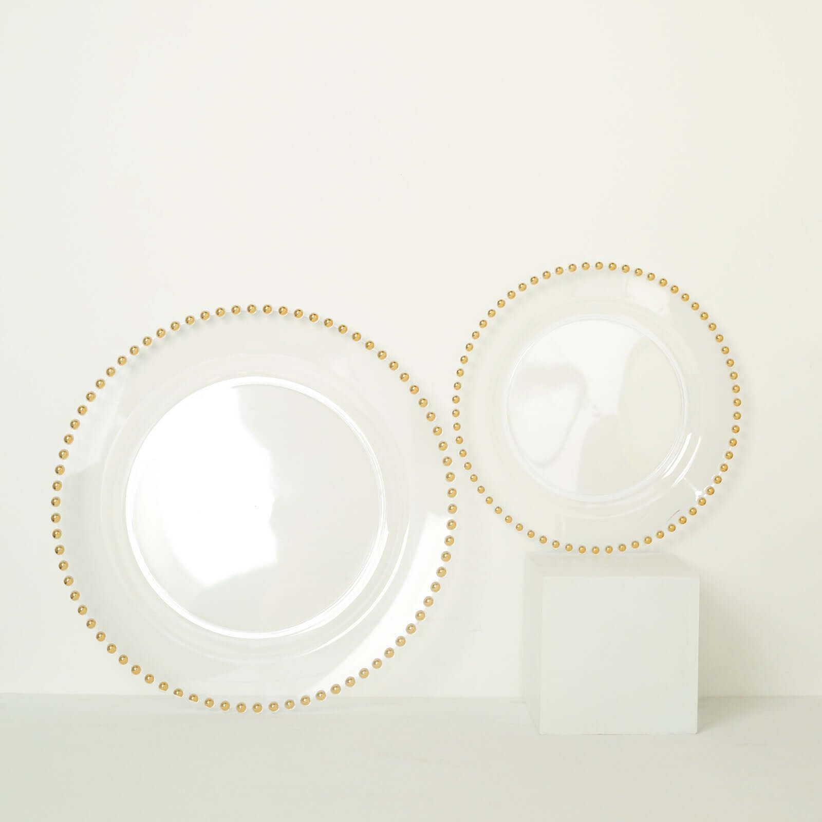 10-Pack Plastic 10" Round Dinner Plates in Clear with Gold Beaded Rim - Disposable Party Plates for Banquets & Festive Occasions