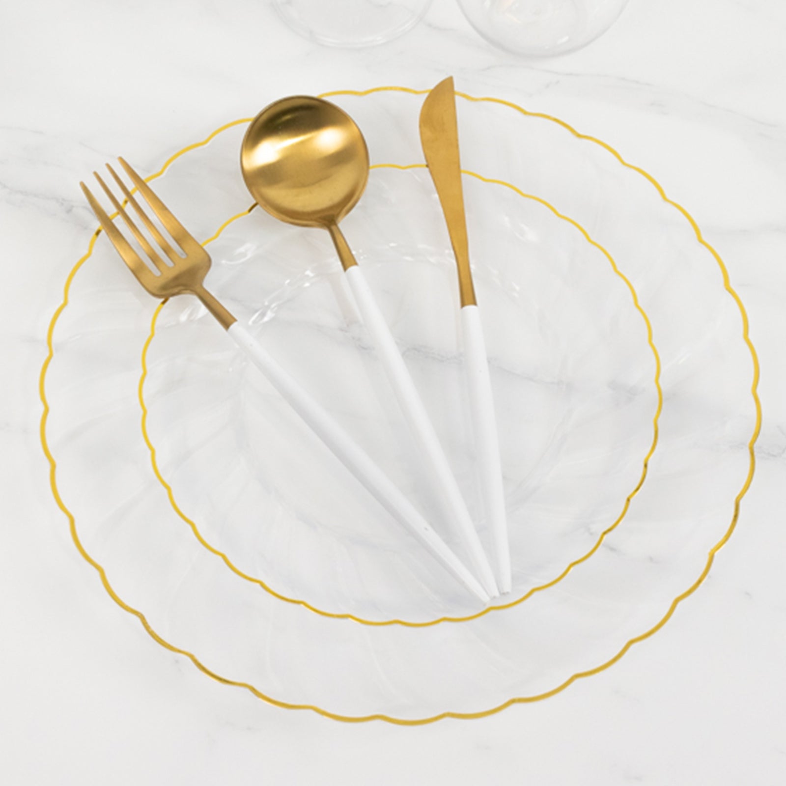 10-Pack Plastic 7.5" Round Salad Dessert Plates in Clear with Gold Flair Rim - Disposable Party Plates for Upscale Banquets & Special Occasions
